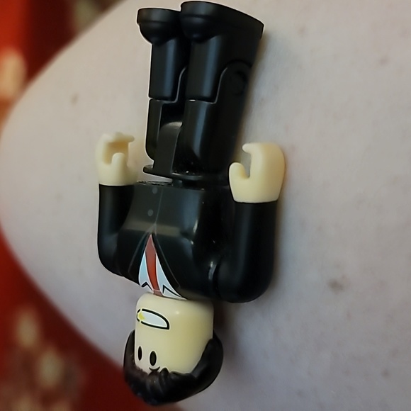 Jazwares Roblox Series 3 Bloxburg Car Salesman Articulated Mini Figure - Picture 4 of 4